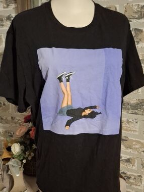 🌞Olivia Rodrigo Black Graphic Crewneck T-Shirt with Purple Photo Print